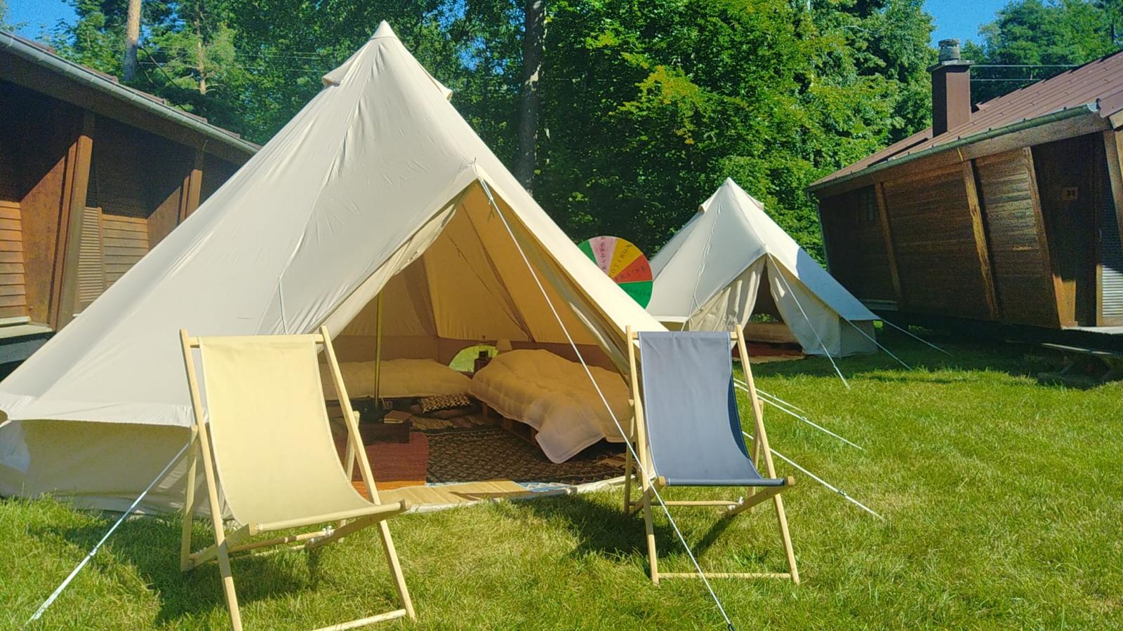 Tipis d'hébergement insolite au cœur du domaine forestier de L'Hermitage